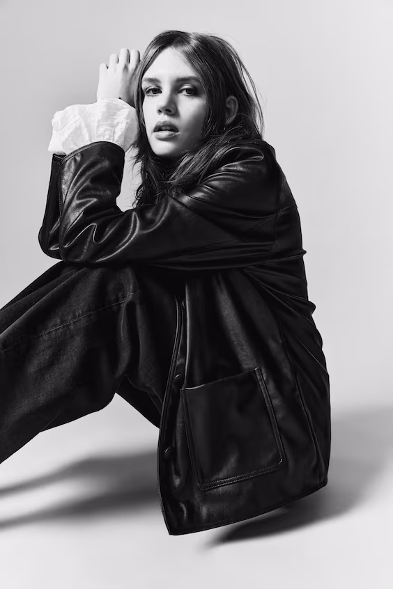 Пальто средней длины из ткани с покрытием