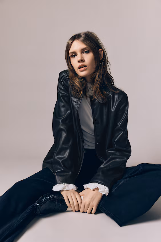 Пальто средней длины из ткани с покрытием