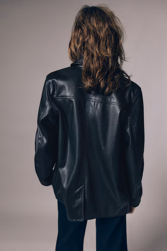 Пальто средней длины из ткани с покрытием