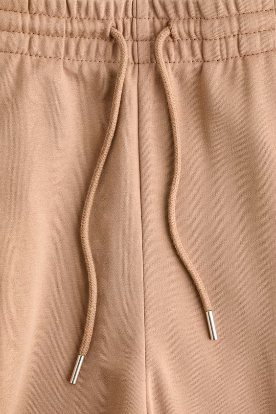 Брюки со складками и шнурком для регулировки