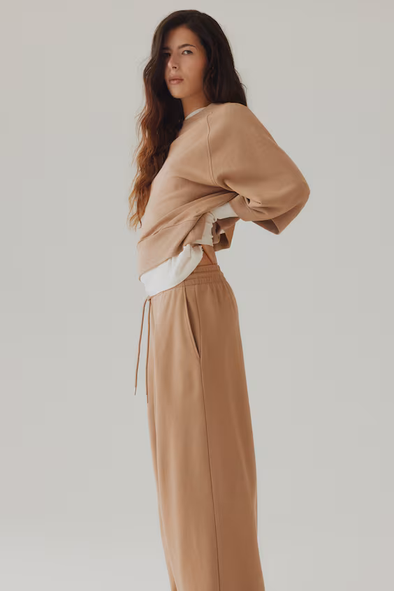 Брюки со складками и шнурком для регулировки