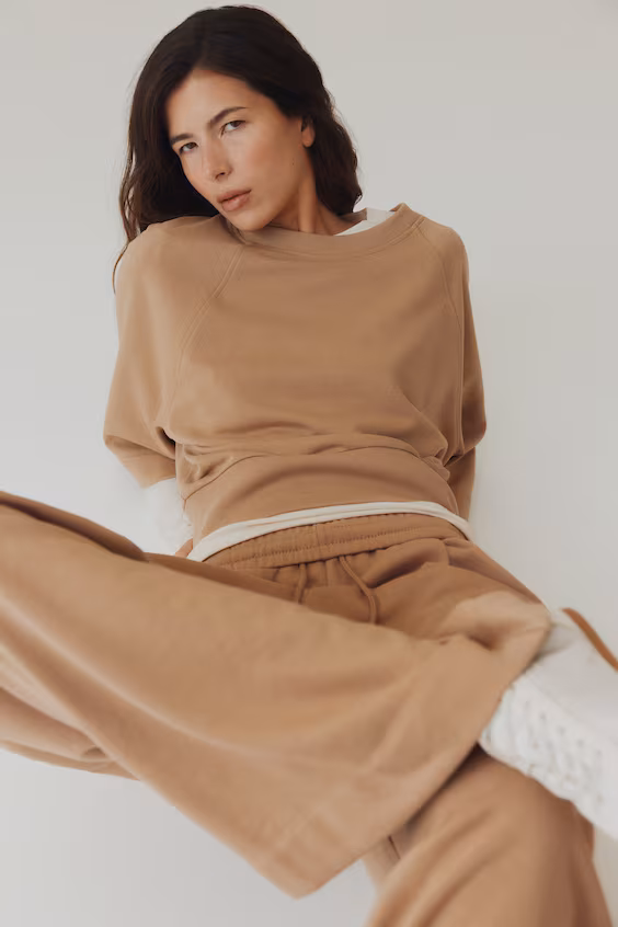 Брюки со складками и шнурком для регулировки