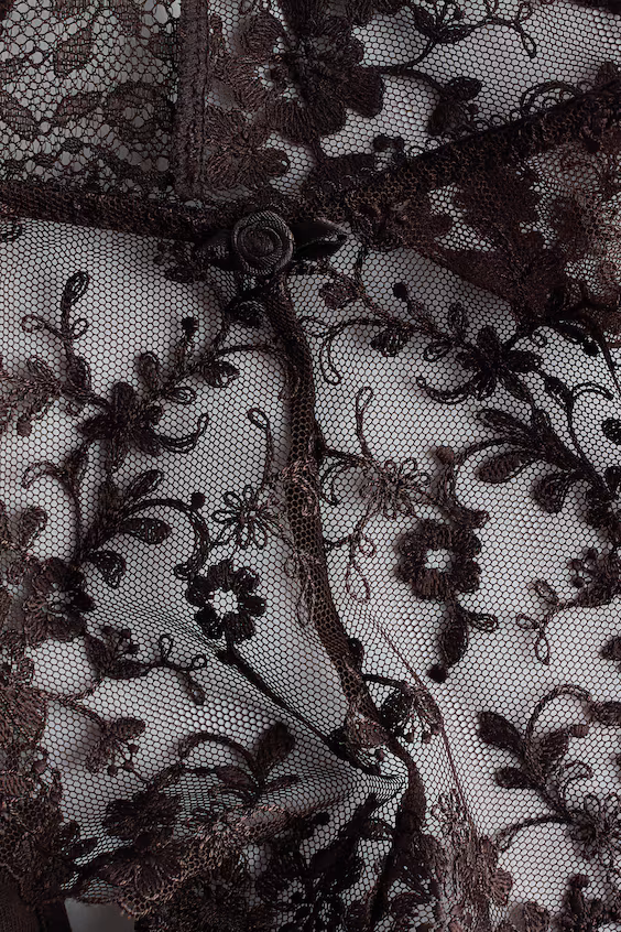 Трусики-стринги с вышивкой