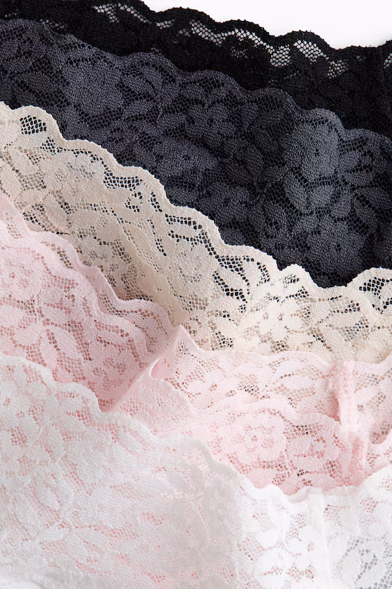 Набор из 10 трусиков-стринги из кружева