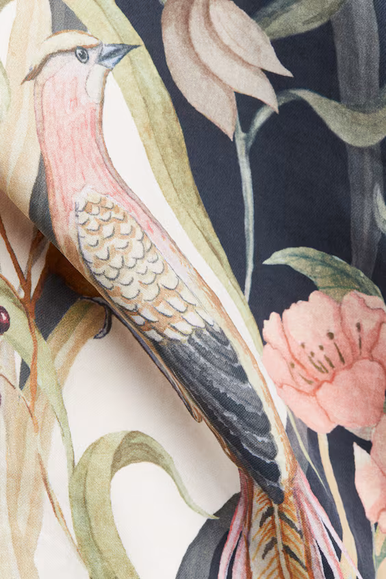 Платье с принтом цветов на кремовом фоне