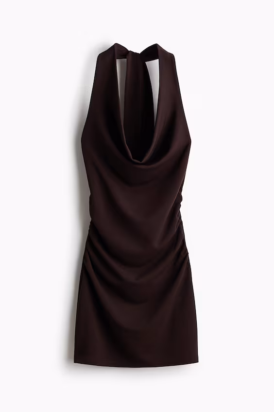 Платье с драпировкой на шее