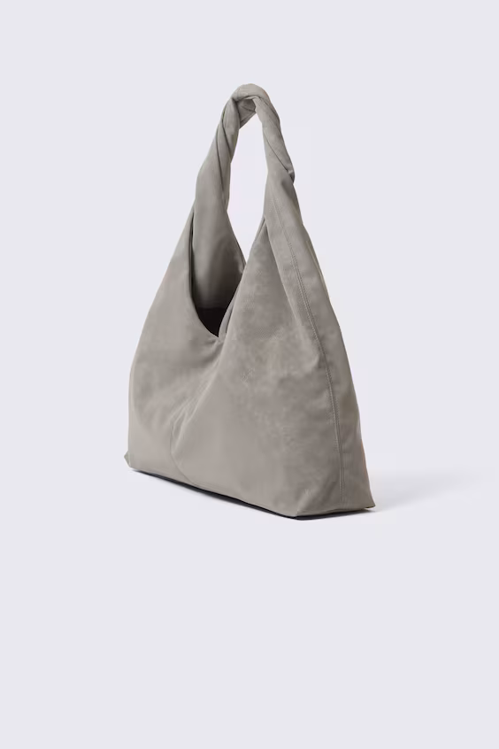 Слегка мешковатая сумка из искусственной кожи
