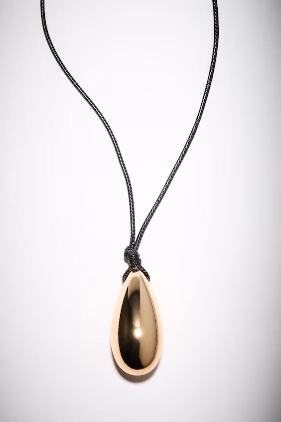 Колье с подвеской на шнурке