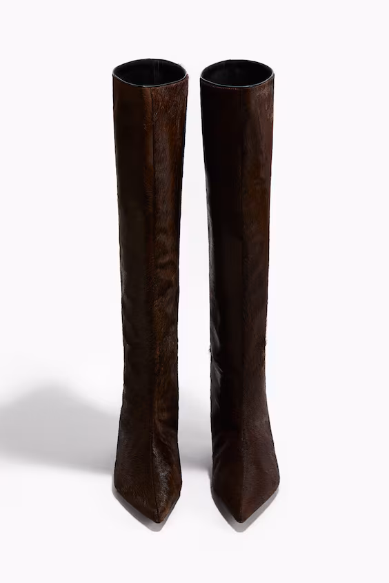 Сапоги из кожи на каблуке-котенке