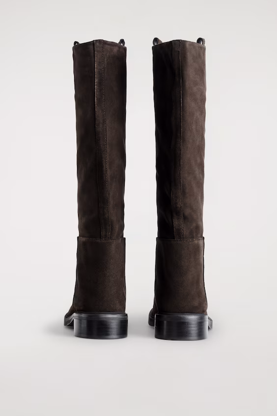 Высокие сапоги в стиле верховой езды из замши
