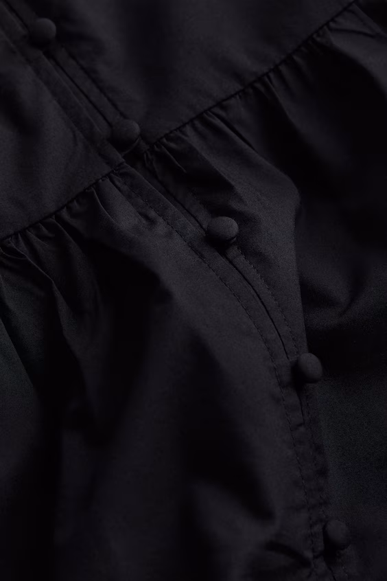 Платье с бретелями и складками