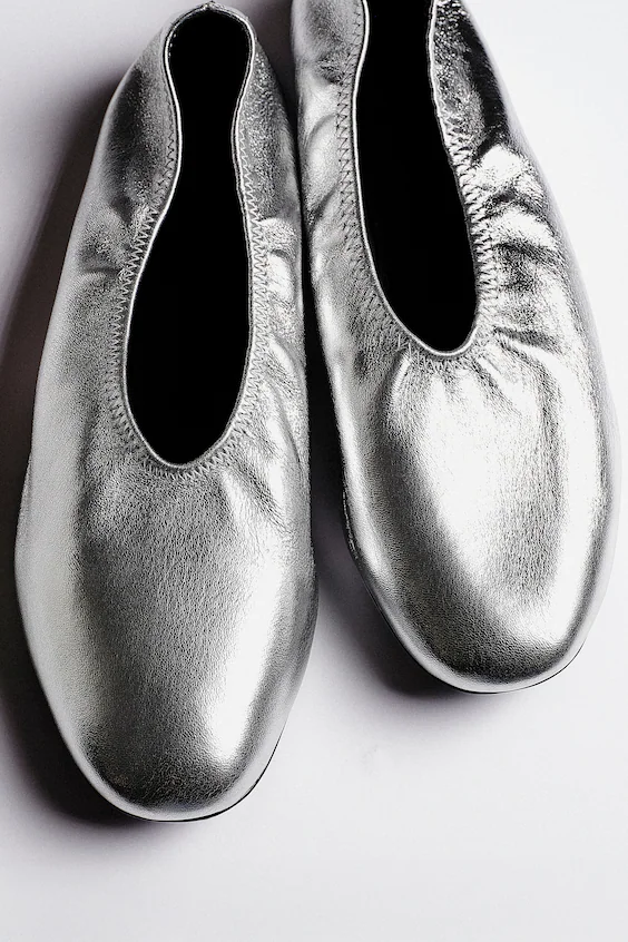 Минималистичные балетки из кожи