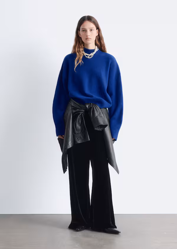 Свитер с высоким воротником