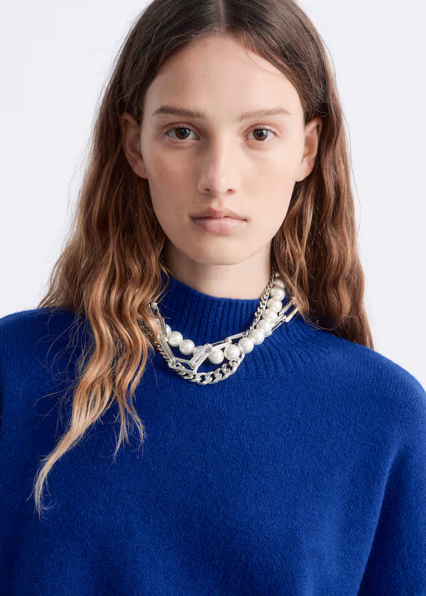 Свитер с высоким воротником