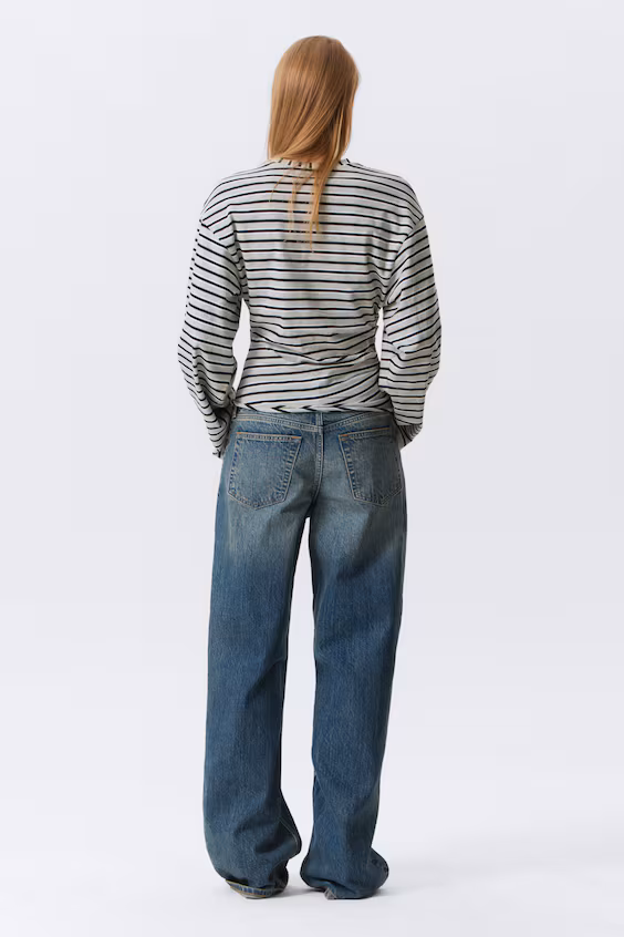 Футболка с длинным рукавом и складками