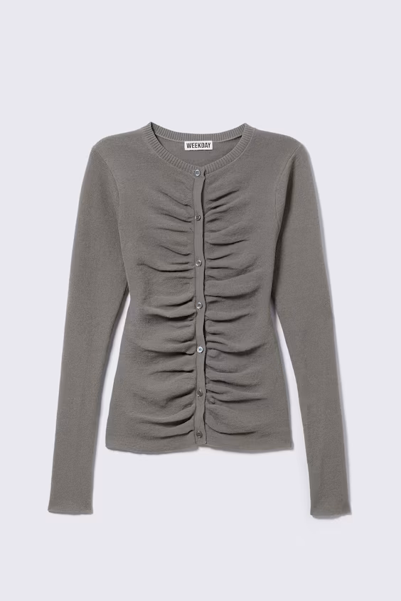 Кардиган с пуговицами и защипами
