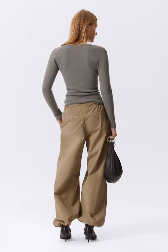 Кардиган с пуговицами и защипами