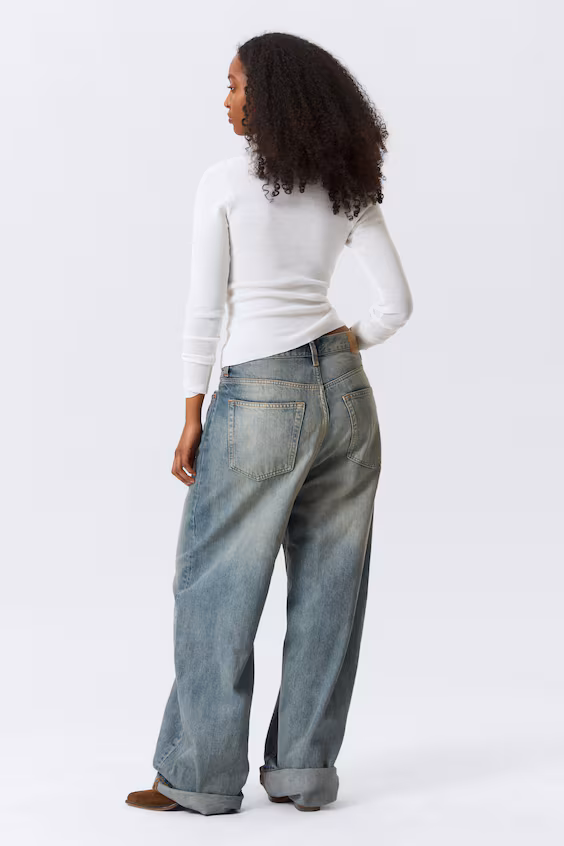 Кардиган с пуговицами и защипами