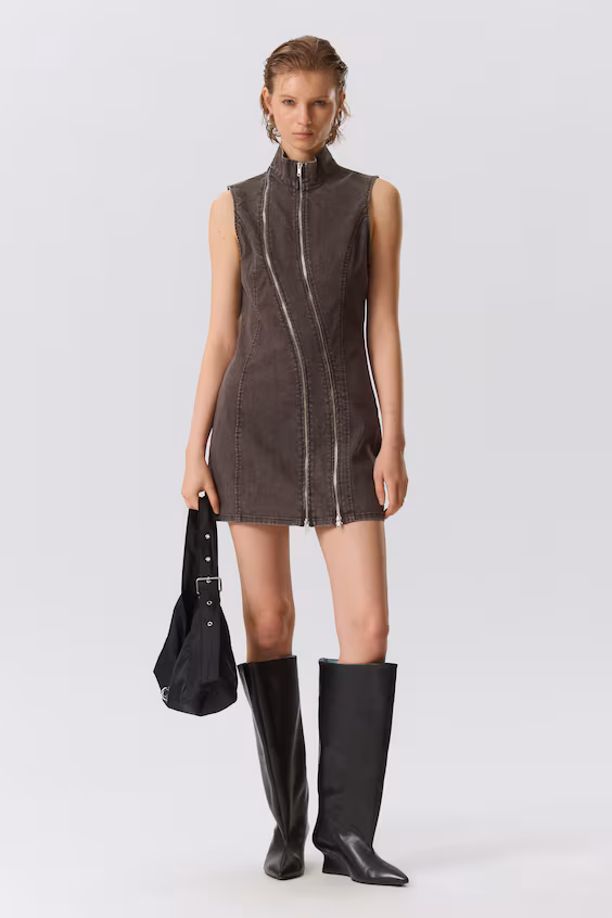 Облегающее мини-платье с застежкой