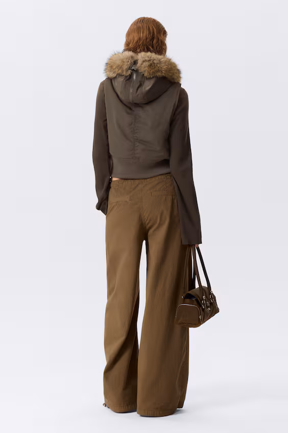 Бомбер съемным капюшоном жилет