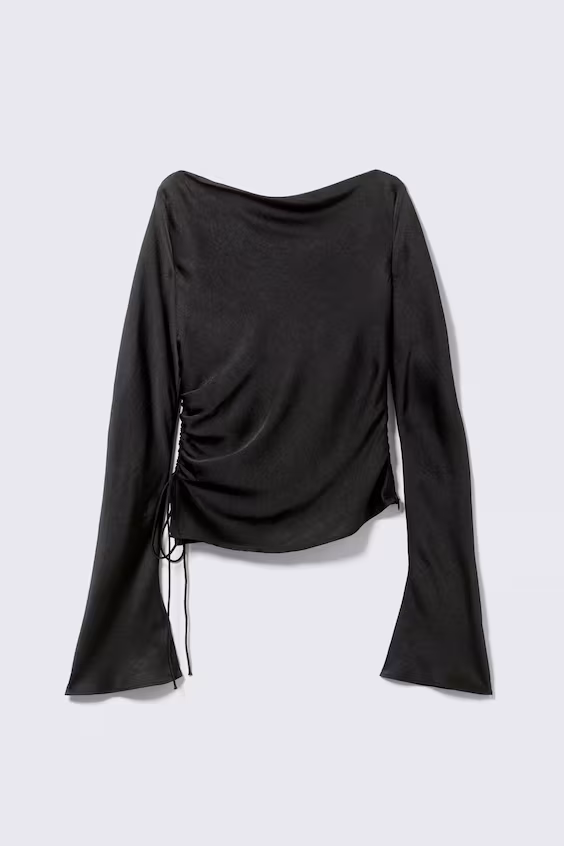 Топ с лодочкой и рукавами-кимоно