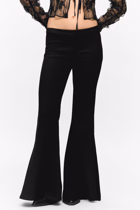 Брюки с низкой талией и расклешенным низом