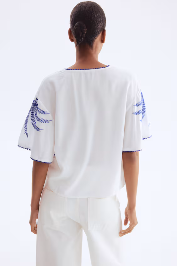 Топ с вышивкой