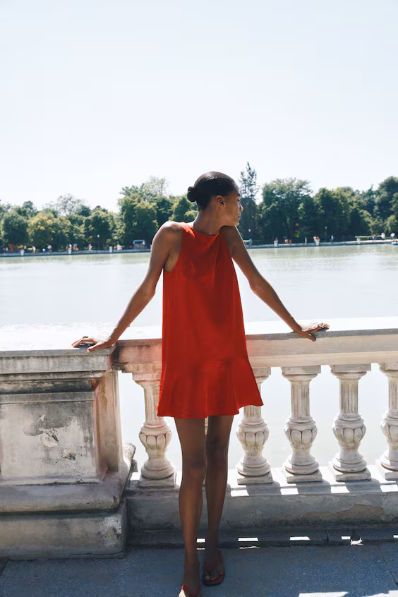 Платье прямого кроя из льна