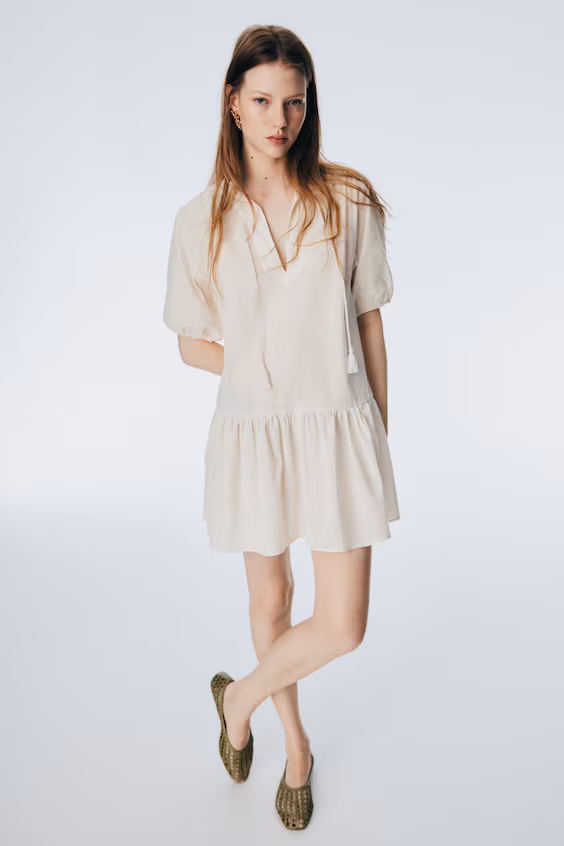 Платье с расклешённой юбкой