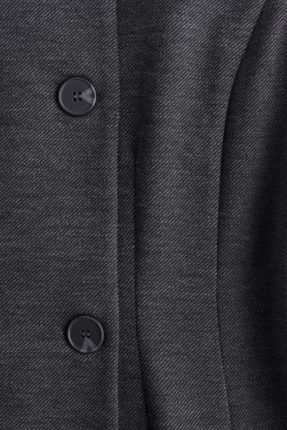 Пиджак приталенного кроя