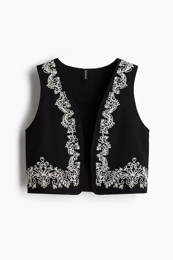 Жилет с вышивкой