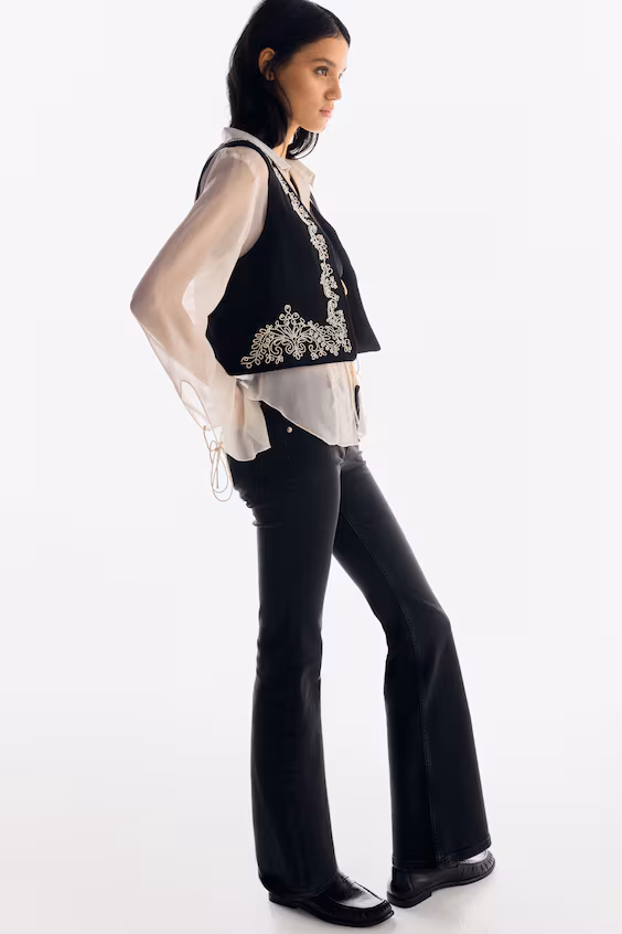 Жилет с вышивкой