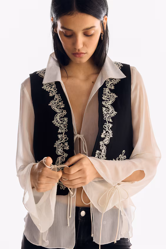 Жилет с вышивкой