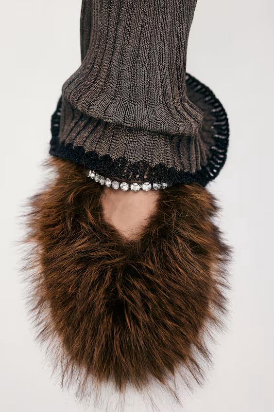 Украшенные шлепанцы