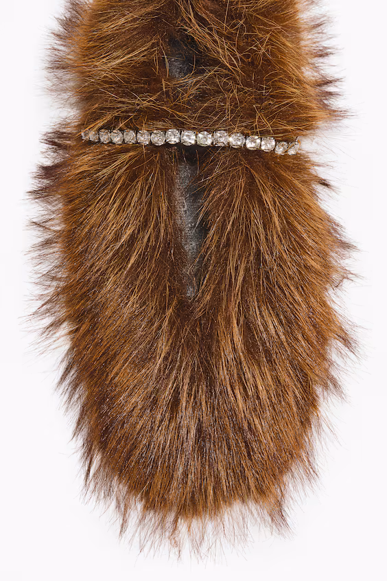 Украшенные шлепанцы