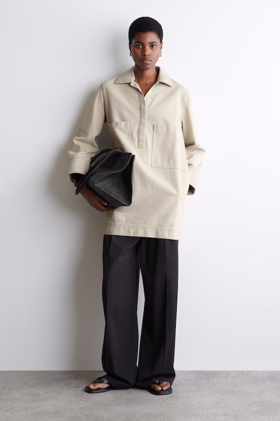 Платье-рубашка из джинсовой ткани с открытым воротником