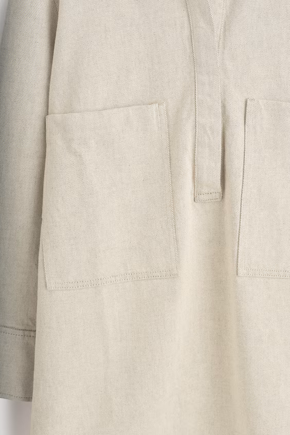 Платье-рубашка из джинсовой ткани с открытым воротником