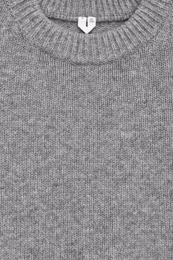 Свитер из толстой вязаной шерсти