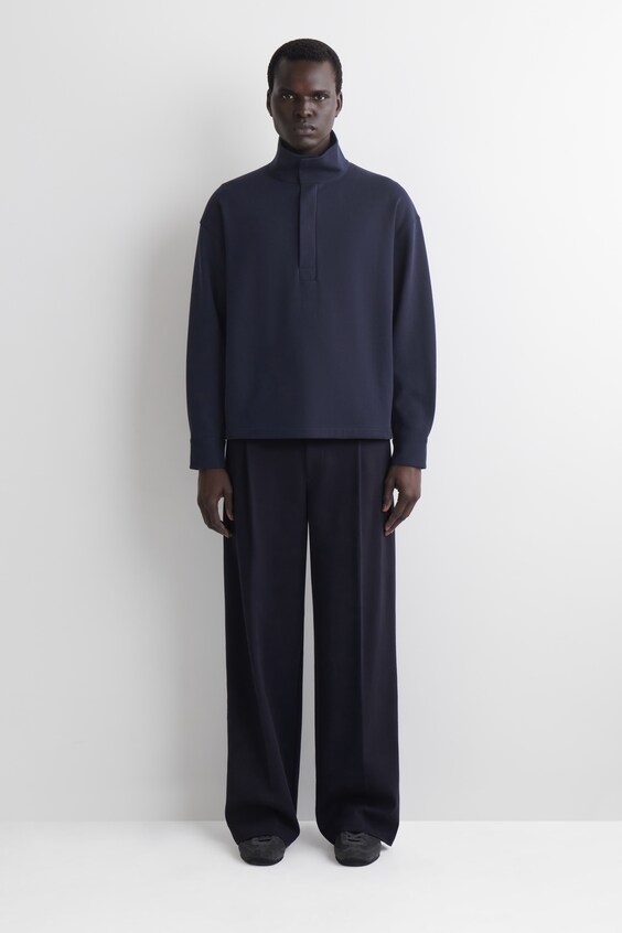 Свитер с молнией и высоким воротником-стойкой