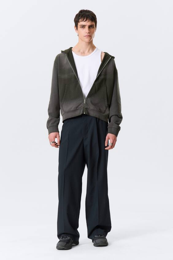 Парка с молнией и потертым эффектом