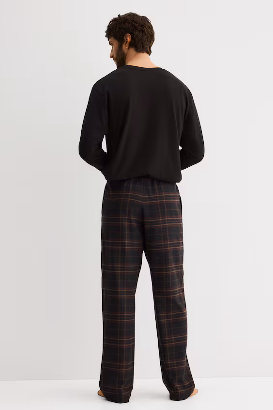 Пижама из свитера и брюк из хлопка