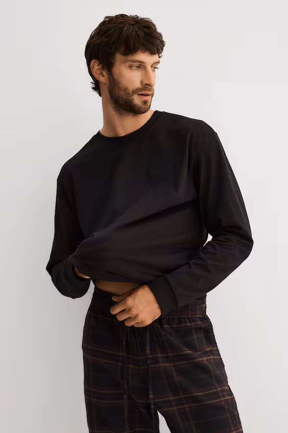 Пижама из свитера и брюк из хлопка