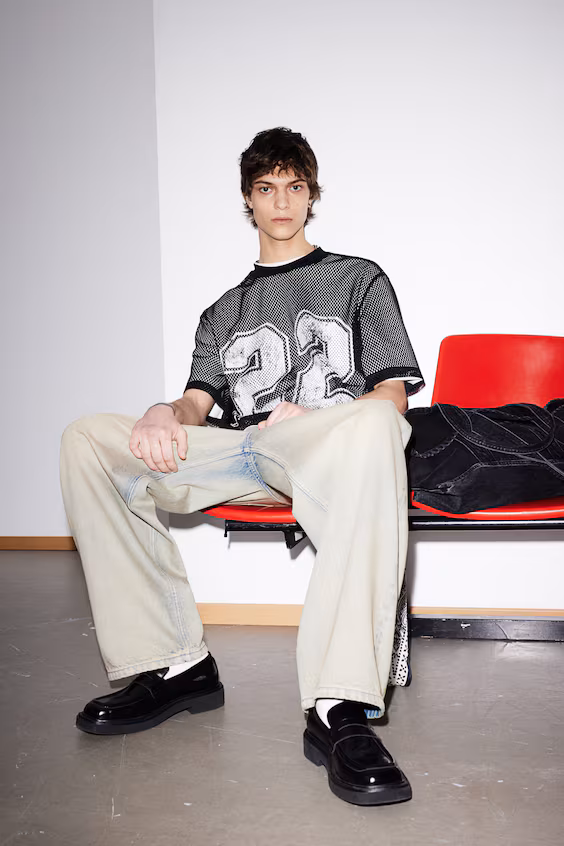 Футболка в сеточку с принтом oversized fit