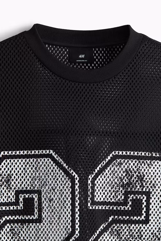 Футболка в сеточку с принтом oversized fit