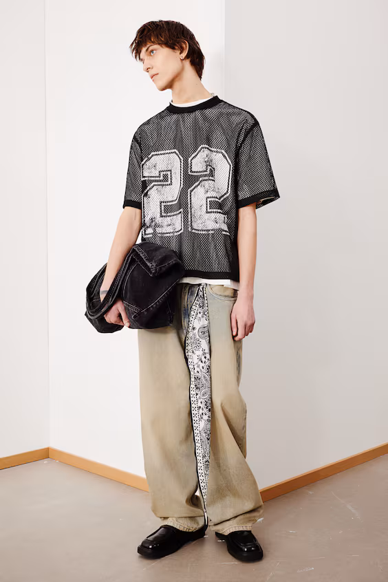 Футболка в сеточку с принтом oversized fit