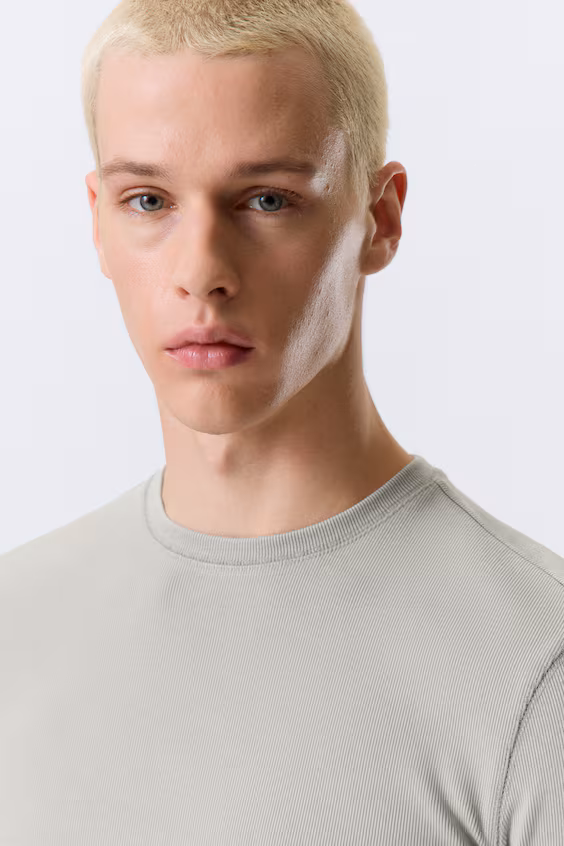 Футболка в рубчик с длинным рукавом