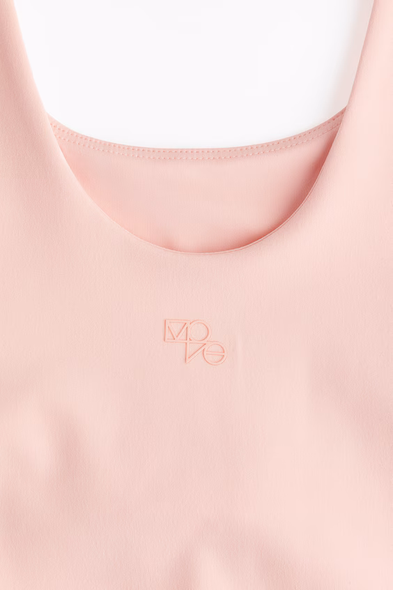 Топ для занятий спортом с технологией softmove™ и встроенным бюстгальтером