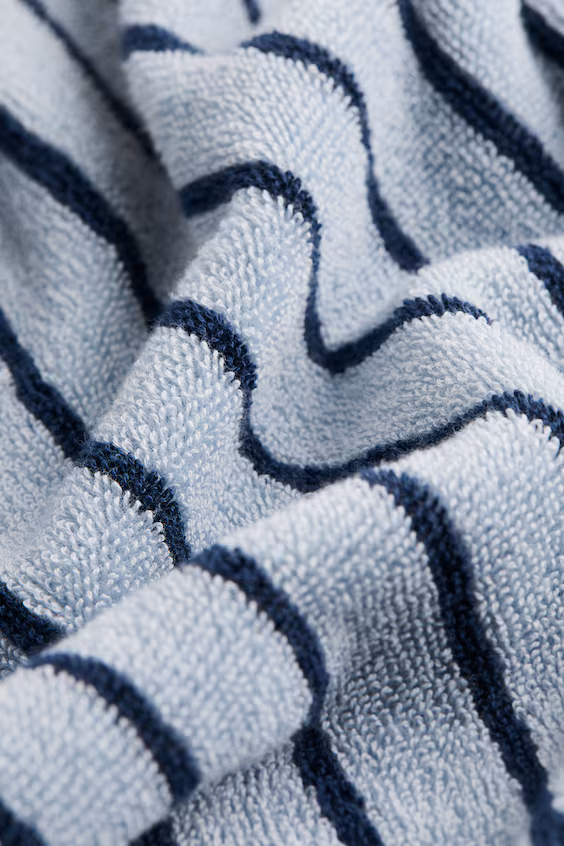 Полотенце для ванной в полоску