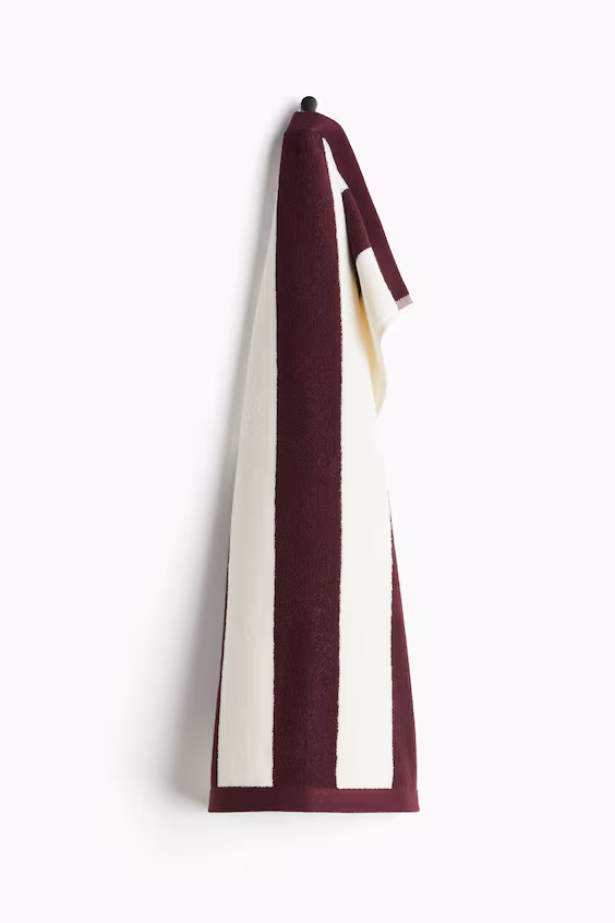 Рушник с полосками для рук