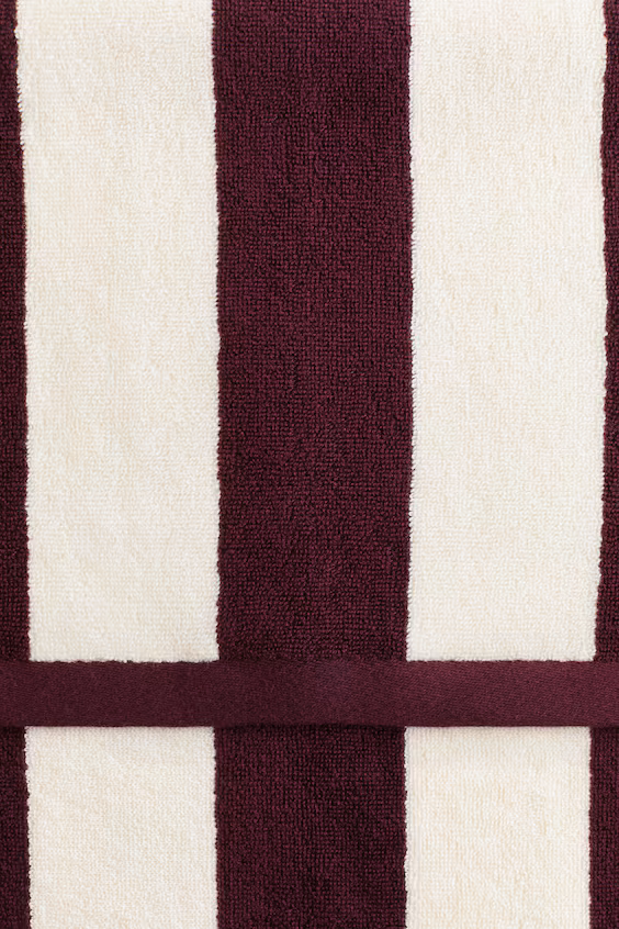 Рушник с полосками для рук